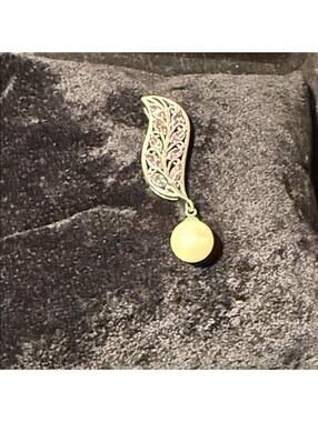 Leaf Filigree Pendant Silver with Pink Crystals & Pearl Drop